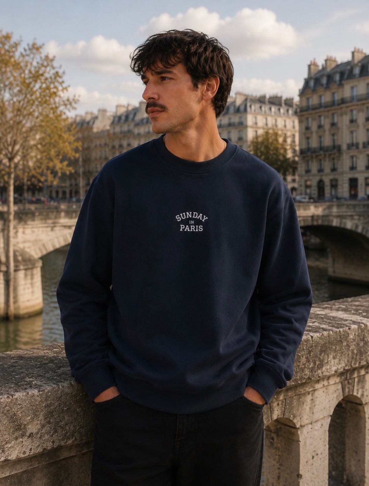 Sunday In Paris Crewneck - Navy